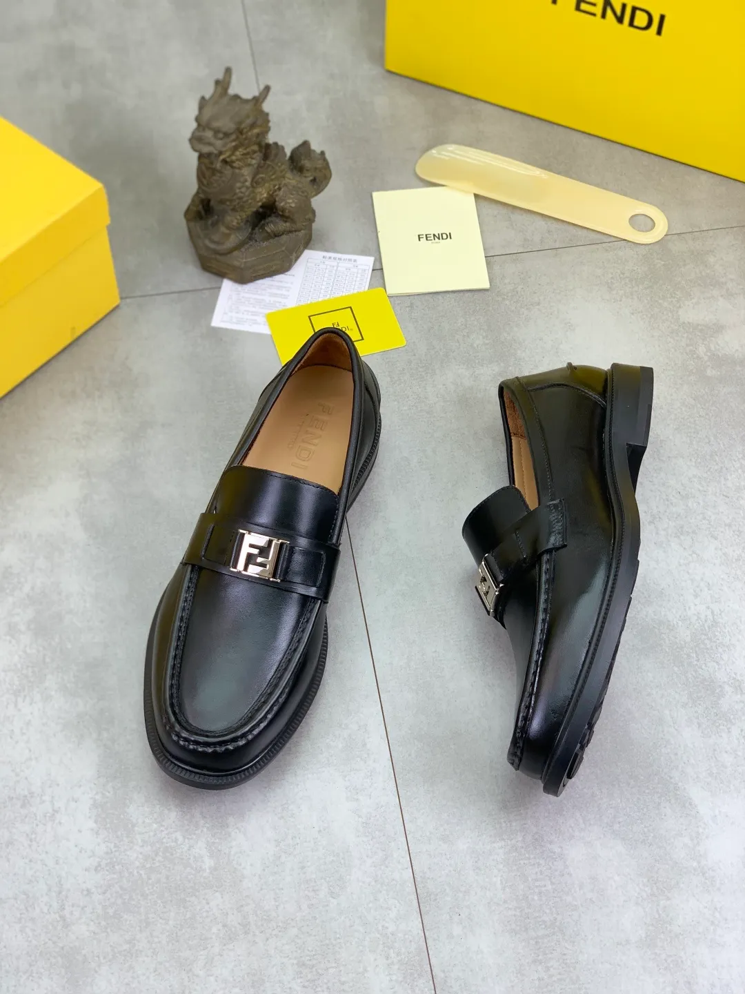 ​Men's shoes 💰P480💰[New model] Water dyed cowhide 🆘 The latest FENDI (Fendi) new casual leather shoes 🕶️🕶️Simple routing effect, showing an elegant and cool driving shoe 🎬Made of Italian 🇮🇹 imported calfskin + first-layer water-dyed cowhide lining🐂Excellent material🎬Detailed workmanship 🤗Comfortable foot feel➰➰. ​Pair it with any outfit to show your taste and temperament, low-key luxury ♻️Design ​simple and elegant ​noble and fashionable 🍃​Very loved and favored by trendy men 💓❤️Size: 38-44 2⃣️colors available